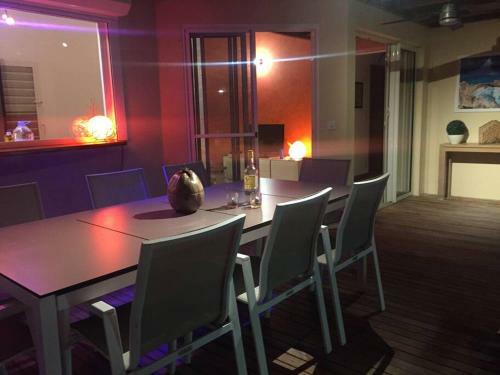 Villa Ti Paradis Cach�-piscine-dans Quartier R�sidentiel