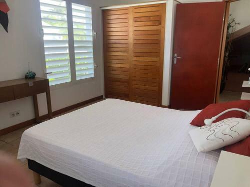 Villa Ti Paradis Cach�-piscine-dans Quartier R�sidentiel