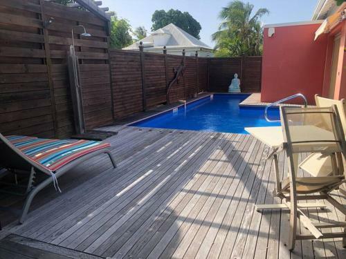 Villa Ti Paradis Cach�-piscine-dans Quartier R�sidentiel