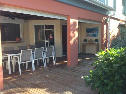 Villa Ti Paradis Cach�-piscine-dans Quartier R�sidentiel