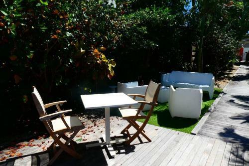 Villa Ti Paradis Cach�-piscine-dans Quartier R�sidentiel