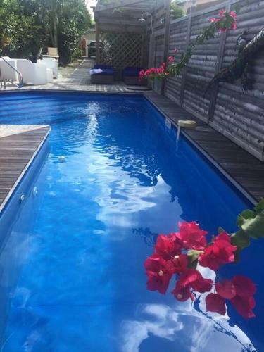 Villa Ti Paradis Cach�-piscine-dans Quartier R�sidentiel