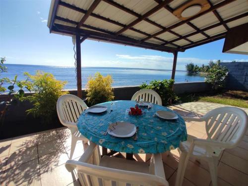Tahiti - Taharaa Beach Bungalow