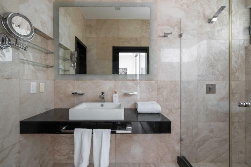 Villa Las Olas With Security, Rooftop, Pools, Golf In Gran Bahia Principe