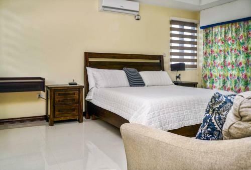 Villa De La Vista By Paradise Listing
