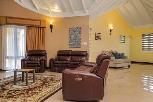 Villa De La Vista By Paradise Listing