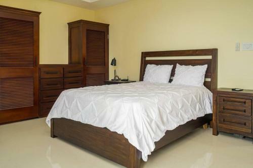 Villa De La Vista By Paradise Listing
