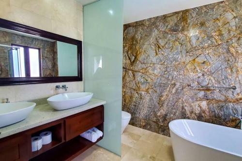 Villa De La Vista By Paradise Listing