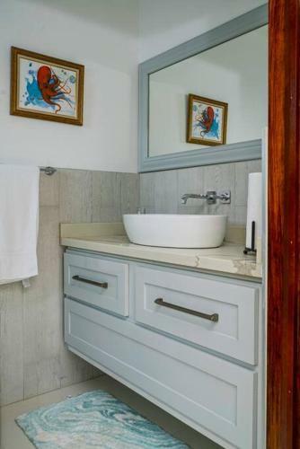 Villa De La Vista By Paradise Listing