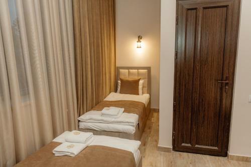 Black & Gold Hotel