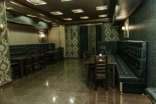 Black & Gold Hotel