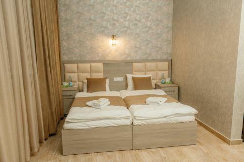 Black & Gold Hotel