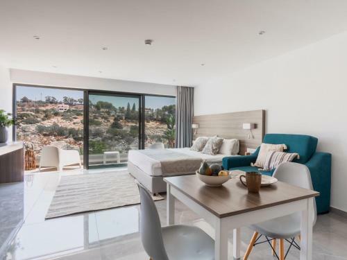Superior Studio Apartment With Balcony
