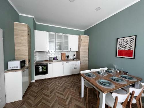 Las Brisas Garden Apartment