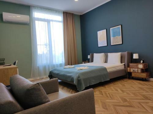 Las Brisas Garden Apartment