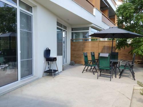 Las Brisas Garden Apartment