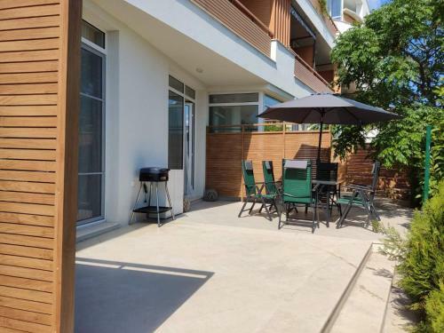 Las Brisas Garden Apartment