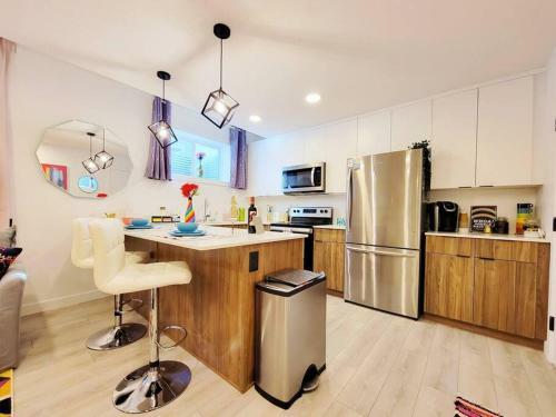 Chateau Rainbow - 2 Bedroom Suite 5min To Dt/uofa