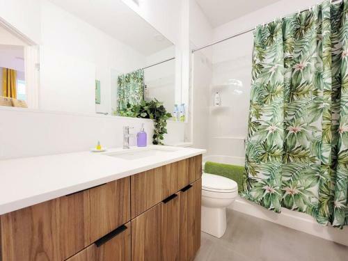 Chateau Rainbow - 2 Bedroom Suite 5min To Dt/uofa