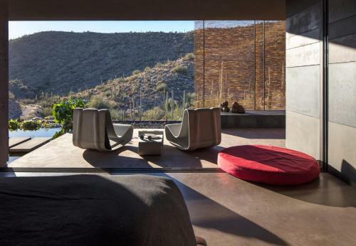 5 Acre Desert Sanctuary With Luxury Amenities