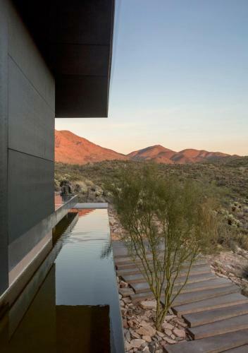 5 Acre Desert Sanctuary With Luxury Amenities