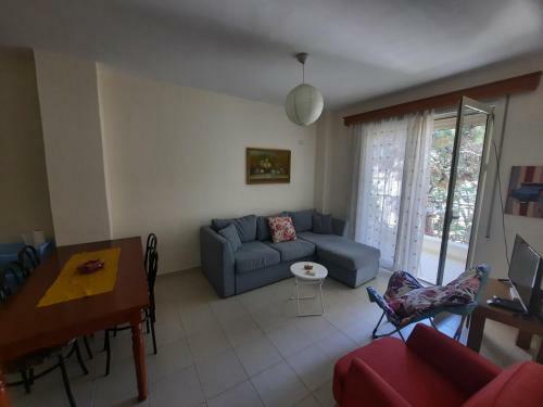 One Bedroom Apartment In Golem Beach