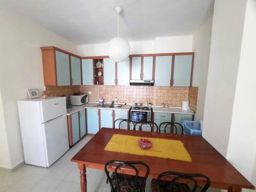 One Bedroom Apartment In Golem Beach