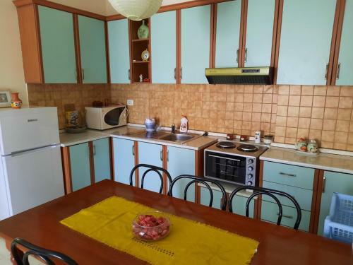 One Bedroom Apartment In Golem Beach