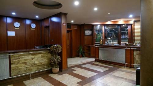 Cherry Hotel And Restaurant