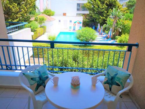 Pafia Sunbeach Modern Apartment