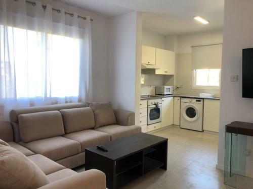 Charming Apartment In Paphos Central Location