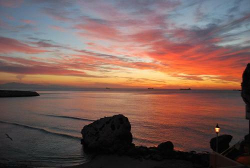 Apartamento Spectacular Beachfront Duplex On The Mediterranean - Caleta, Catalan Bay
