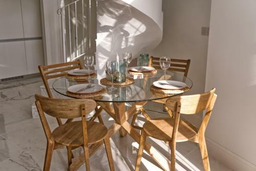 Apartamento Spectacular Beachfront Duplex On The Mediterranean - Caleta, Catalan Bay