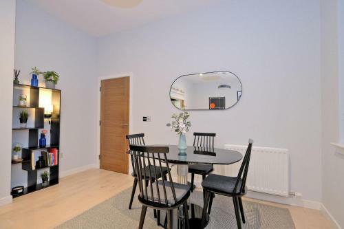 Stunning Central Two Bedroom Executive Apartment