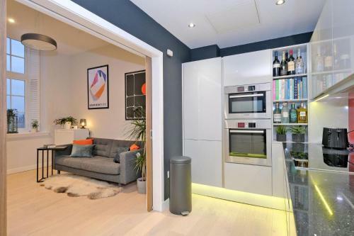 Stunning Central Two Bedroom Executive Apartment