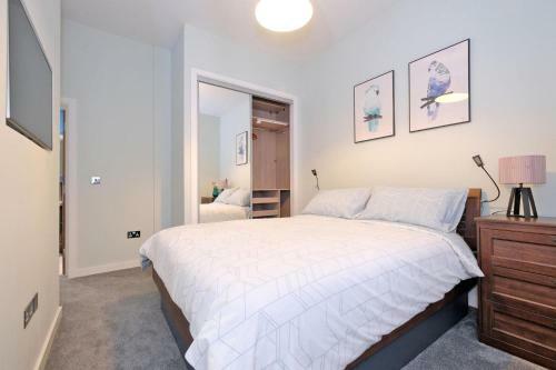 Stunning Central Two Bedroom Executive Apartment