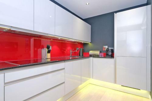 Stunning Central Two Bedroom Executive Apartment