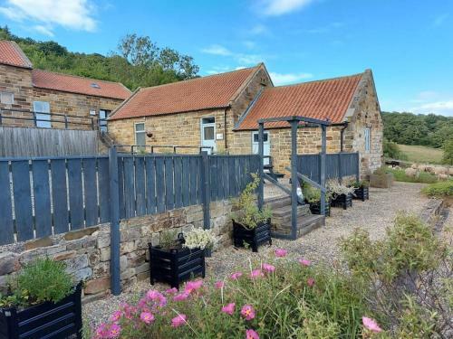 Luddie's Country Cottages - Rose Cottage