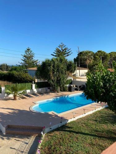 Agradable Chalet De 2 Viviendas Con Piscina Y Wifi