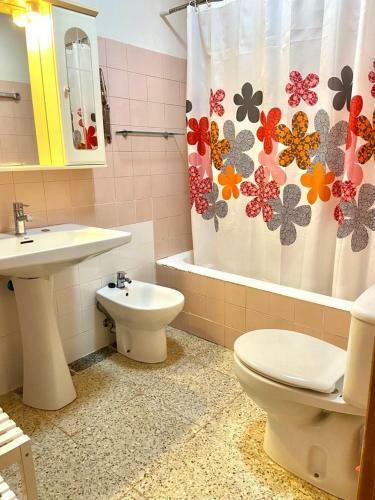 Agradable Chalet De 2 Viviendas Con Piscina Y Wifi