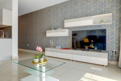 Luxury Apartment With Balcony, Central Area
