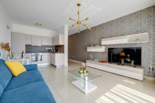 Luxury Apartment With Balcony, Central Area