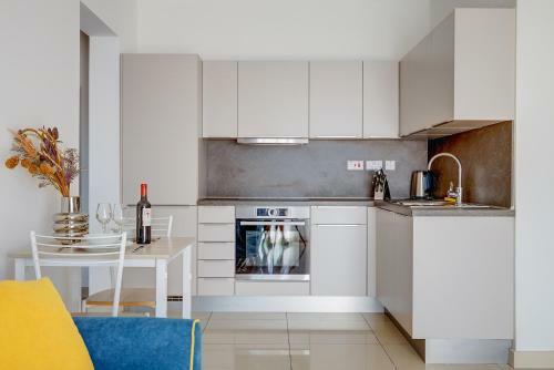 Luxury Apartment With Balcony, Central Area