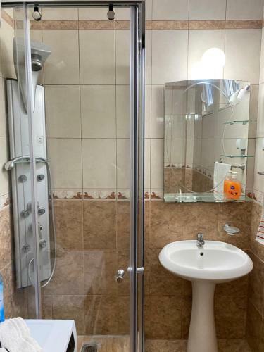 Hostal Apartments Andrea