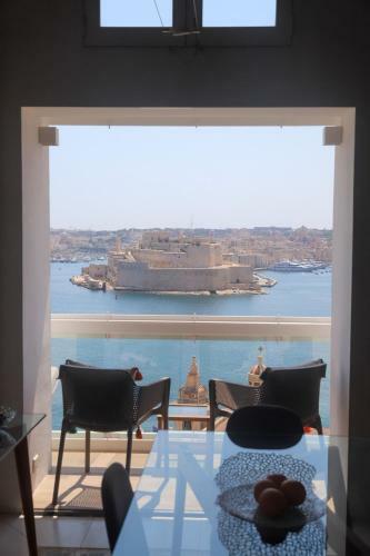 Spacious Maisonette With Spectacular Views Ibri1-1