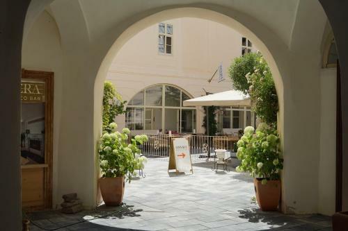 Apartman La Boheme, Rezidencia Opera