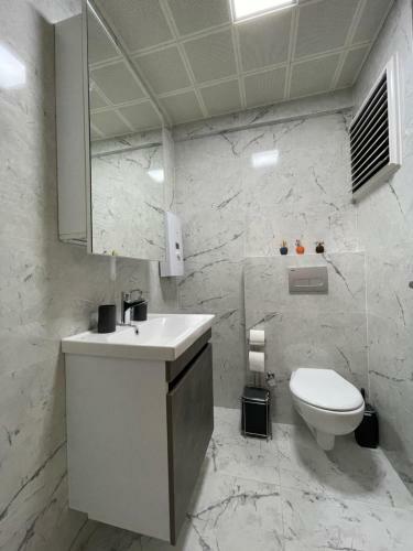 Apartamento Amazing Brand New Flat With Pool, Parking & A View