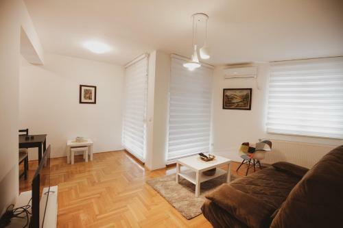 Apartman 4, Sin?eli?eva 40