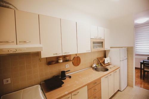 Apartman 4, Sin?eli?eva 40