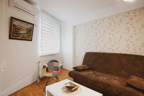 Apartman 4, Sin?eli?eva 40